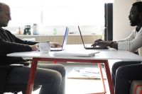 Comment concevoir un espace de bureau startup avec un petit budget